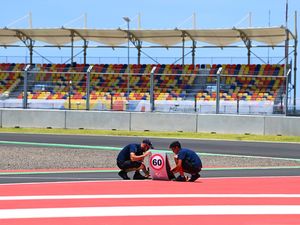 Keren! MotoGP Mandalika 2024 Bakal Pakai 100 Persen SDM Lokal Keren! MotoGP Mandalika 2024 Bakal Pakai 100 Persen SDM Lokal
