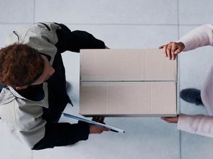 Simak! 5 Hal yang Harus Diperhatikan Saat Terima Paket Online Simak! 5 Hal yang Harus Diperhatikan Saat Terima Paket Online