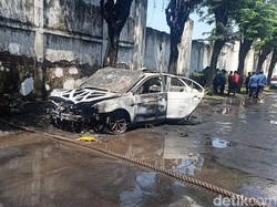 Mobil Patroli Polisi Hangus Terbakar di Depan Kantor Balurjaltim