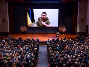 Presiden Zelenskiy: Kenapa Tak Ada yang Mampu Hentikan Perang