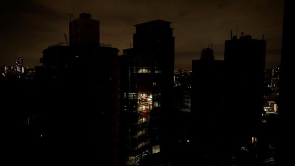 Momen Jepang Gelap Gulita Usai Diguncang Gempa M 7,3