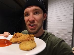 4 Orang Asing Ini Bandingkan KFC Indonesia dan Luar Negeri, Enak Mana? 4 Orang Asing Ini Bandingkan KFC Indonesia dan Luar Negeri, Enak Mana?