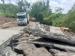 Penampakan Jalur Alternatif Salatiga-Demak Nyaris Putus Total