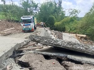 Hati-hati Lur! Jalur Alternatif Salatiga-Demak Via Kedungjati Rusak Parah Hati-hati Lur! Jalur Alternatif Salatiga-Demak Via Kedungjati Rusak Parah