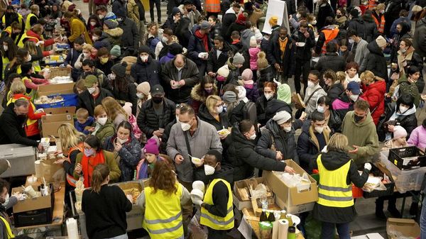 Pengungsi Ukraina Berjubel di Stasiun Kereta Berlin