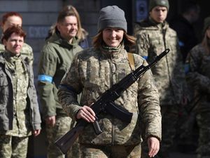 Potret Tentara-tentara Cantik di Barisan Serdadu Ukraina