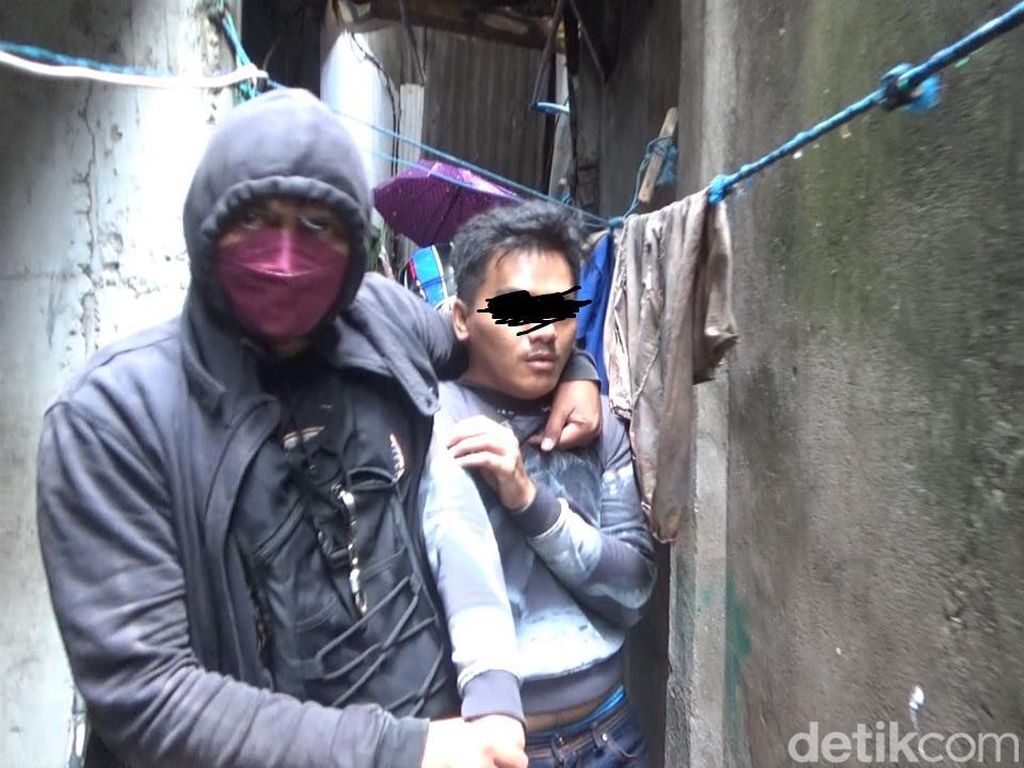 Sakit Hati Diputusin, Pria di Makassar Sebar Video Porno Mantan Pacar