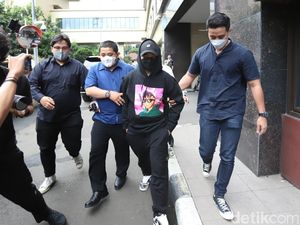 Weird Genius Bakal Manggung di Tomorrowland, Reza Arap Bekal Mie Instan Weird Genius Bakal Manggung di Tomorrowland, Reza Arap Bekal Mie Instan