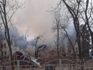 Jadi Tempat Berlindung 1.000 Orang, Gedung Teater di Mariupol Digempur Rusia