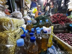 Pedagang Pasar Gunungkidul Mengeluh: Minyak Goreng Masih Langka!