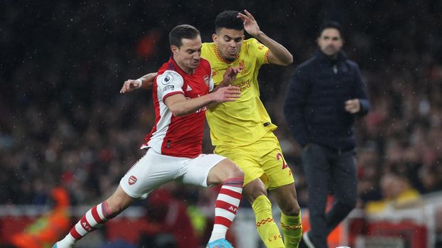 Soccer Football - Premier League - Arsenal v Liverpool - Emirates Stadium, London, Britain - March 16, 2022 Arsenal's Cedric Soares in action with Liverpool's Luis Diaz Action Images via Reuters/Paul Childs EDITORIAL USE ONLY. No use with unauthorized audio, video, data, fixture lists, club/league logos or 'live' services. Online in-match use limited to 75 images, no video emulation. No use in betting, games or single club /league/player publications.  Please contact your account representative for further details.