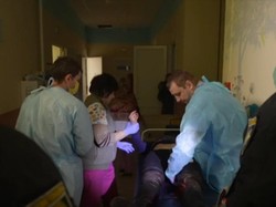 Pemandangan Mengerikan Nakes Ukraina Tangani Pasien Korban Perang