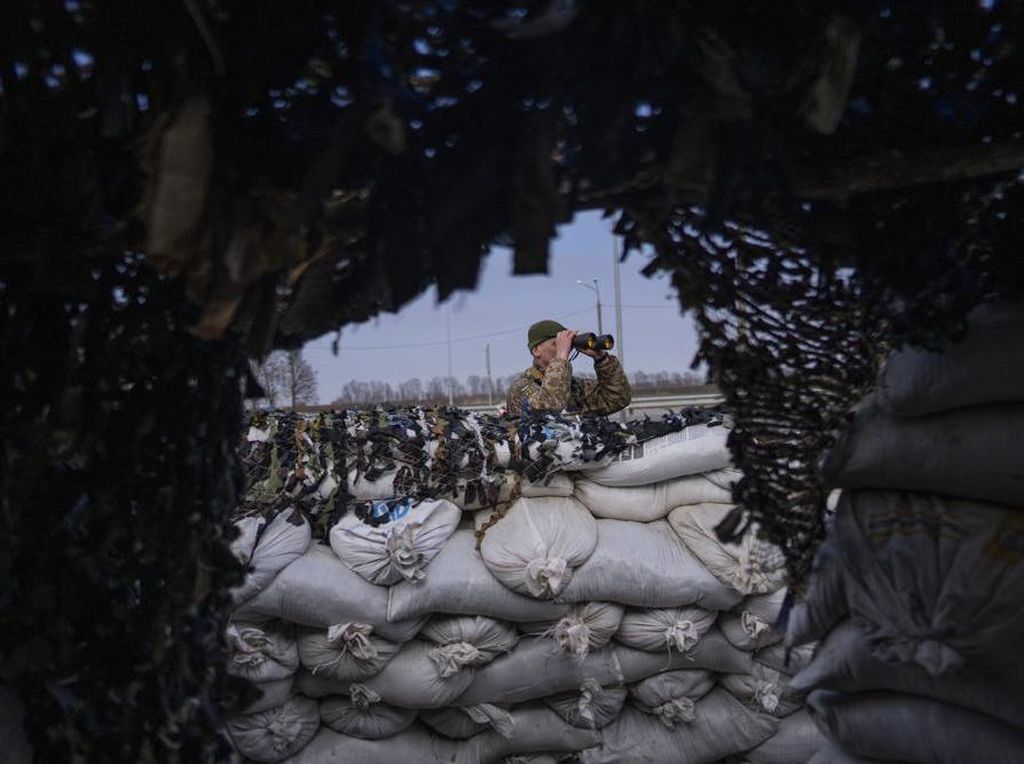 Pesawat Angkut Ukraina Jatuh, 1 Orang Tewas Pesawat Angkut Ukraina Jatuh, 1 Orang Tewas