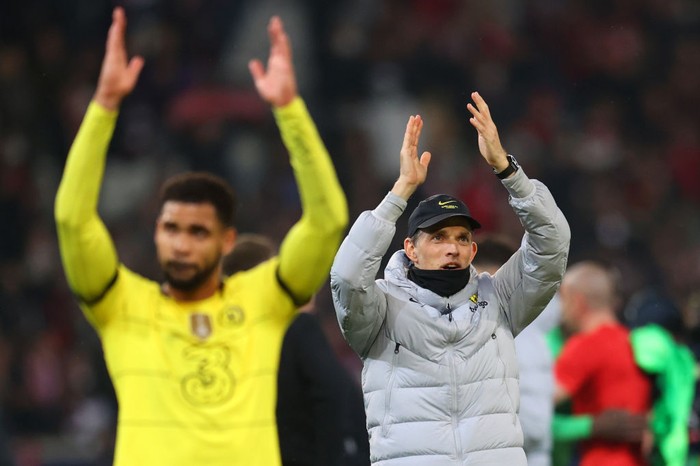 LILLE, FRANCE - MARCH 16: Thomas Tuchel, Manager of Chelsea interacts with the crowd following the UEFA Champions League Round Of Sixteen Leg Two match between Lille OSC and Chelsea FC at Stade Pierre-Mauroy on March 16, 2022 in Lille, France. (Photo by Catherine Ivill/Getty Images)