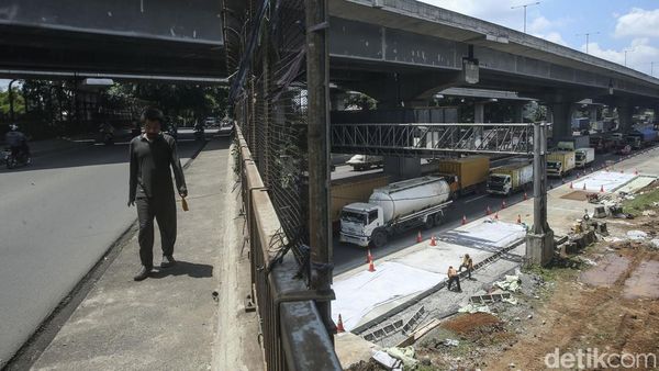 Tol Japek Macet Panjang, Ini Loh Penyebabnya