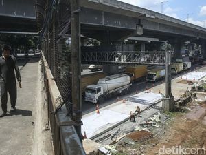 Tol Japek Macet Panjang, Ini Loh Penyebabnya