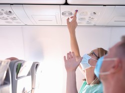 Mencet Tombol Panggil Pramugari, Penumpang Malah Dibikin Malu