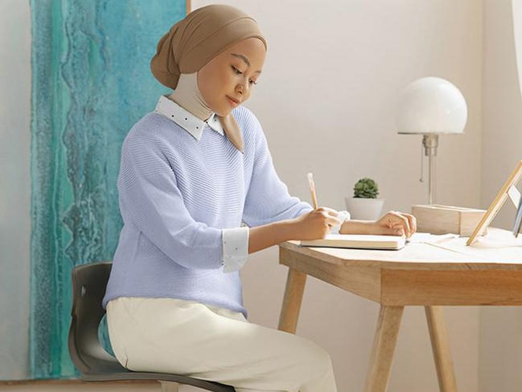Gaya Sederhana Tsana Rintik Sedu, Pilih Baju Sesuai Mood Cerita yang Ditulis Gaya Sederhana Tsana Rintik Sedu, Pilih Baju Sesuai Mood Cerita yang Ditulis