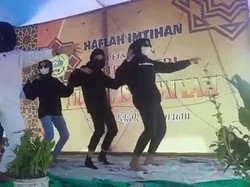 Lagi, Heboh Joget TikTok di Wisuda Pesantren Pasuruan