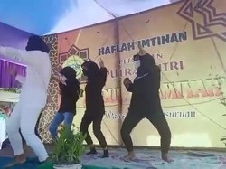 Warganet Kembali Geram Temui Lagi Joget TikTok di Acara Pesantren Pasuruan