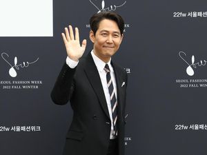 Para Pemenang Blue Dragon Series Awards: Lee Jung Jae hingga Kai EXO Para Pemenang Blue Dragon Series Awards: Lee Jung Jae hingga Kai EXO