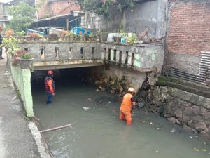 Main di Kali Kramat Jati Jaktim, Bocah 5 Tahun Hilang Terseret Arus