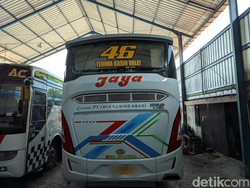 Saking Ngefans-nya ke Rossi, Semua Nopol Bus Pemilik PO ini Berakhiran 46