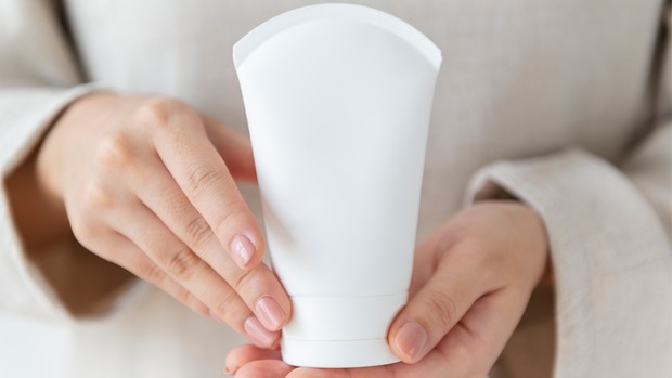 Bahan skincare yang wajib dihindari oleh perempuan usia 40-an.