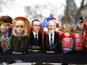 Toko Ini Bakal Singkirkan Souvenir Bergambar Presiden Putin