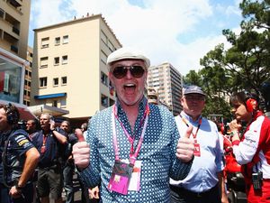 Chris Evans Tak Izinkan Putranya Punya HP