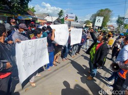 Belasan Orang Ngaku Relawan Bupati Bondowoso Minta Polisi Usut Pengaduan