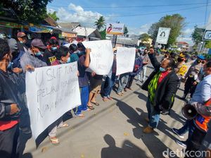Belasan Orang Ngaku Relawan Bupati Bondowoso Minta Polisi Usut Pengaduan Belasan Orang Ngaku Relawan Bupati Bondowoso Minta Polisi Usut Pengaduan