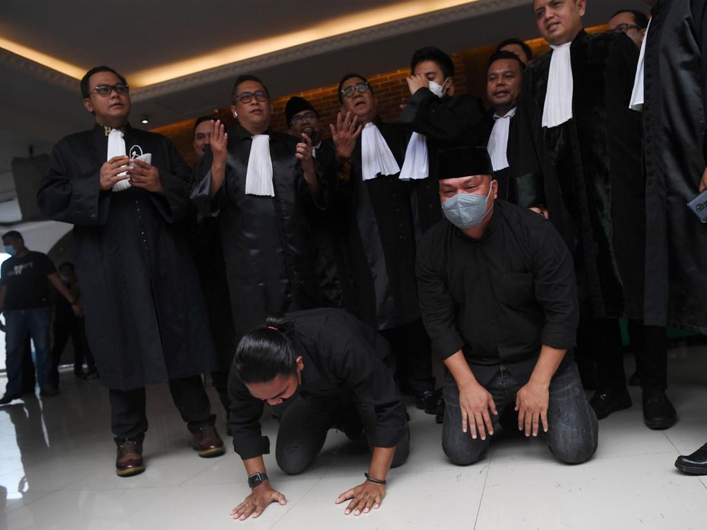 Sorotan Tajam Usai Dua Penembak 6 Laskar FPI Divonis Lepas Sorotan Tajam Usai Dua Penembak 6 Laskar FPI Divonis Lepas