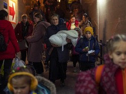 Jurnalis Rusia Peraih Nobel Donasikan Medali untuk Pengungsi Ukraina