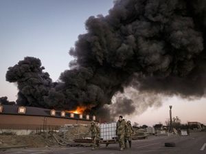 Hari ke-22 Invasi, Pasar dan Gudang Meledak Dihujani Bom Rusia