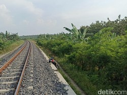Viral Pria Coba Bunuh Diri di Rel Bukit Duri Jaksel, Diselamatkan Warga