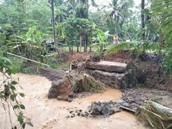 Jembatan di Pasawahan Ciamis Ambruk, Warga Dua Dusun Terisolir