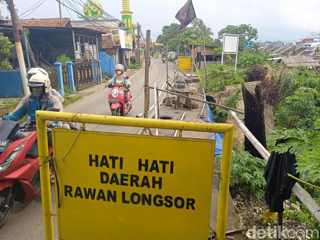 Tembok Cegah Longsor Jl Cilebut Bogor Belum Dibangun, Warga Khawatir