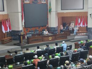 DPRD Akan Bawa Tuntutan Sertifikasi Lahan di Bojong Koneng Dilanjut ke DPR DPRD Akan Bawa Tuntutan Sertifikasi Lahan di Bojong Koneng Dilanjut ke DPR