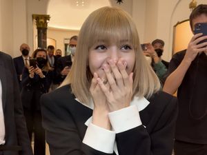 Priyanka Chopra dan Lisa BLACKPINK Digaet Proyek yang Sama di Roma