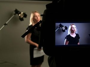 7 Potret Jurnalis Wanita yang Protes Perang Rusia-Ukraina di TV Nasional