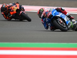 Alex Rins Pakai Helm Motif Batik Saat Tampil di MotoGP Mandalika 2022