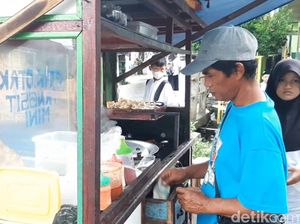 Cerita Pedagang Gorengan Dihantam Minyak Goreng Mahal