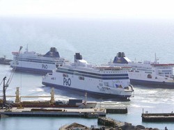 Operator Kapal Ferry di Inggris PHK 800 Karyawan via Zoom, Picu Kemarahan