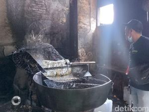 Pilu Produsen Kerupuk di Malang Setop Produksi Imbas Harga Migor Meroket Pilu Produsen Kerupuk di Malang Setop Produksi Imbas Harga Migor Meroket