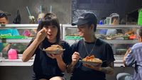 Ini Momen Seru Reza Arap Saat Jadi Barista dan Makan di Warteg