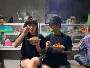 Ini Momen Seru Reza Arap Saat Jadi Barista dan Makan di Warteg Ini Momen Seru Reza Arap Saat Jadi Barista dan Makan di Warteg