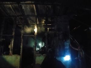 Istri di Taput Bakar Jas Gegara Suami Mau Nikah Lagi, Rumahnya Ikut Ludes