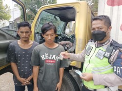 Sopir dan Kenek Truk Kompak Bawa Pil Double L