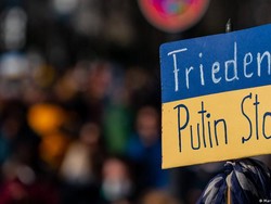 Strategi Perang Informasi Rusia dan Dukungan Sebagian Publik Indonesia ke Putin